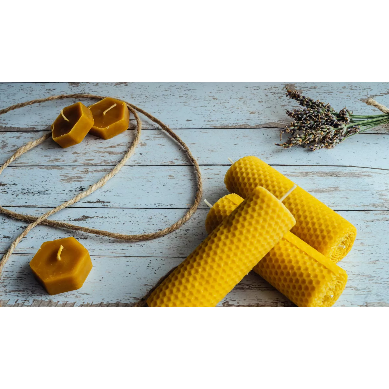 Świeca zwijana z węzy pszczelej