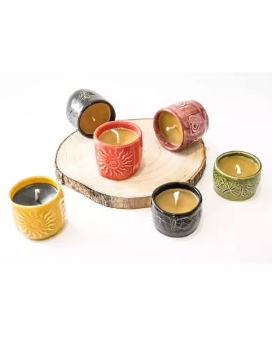 Świeca z wosku pszczelego w ceramice