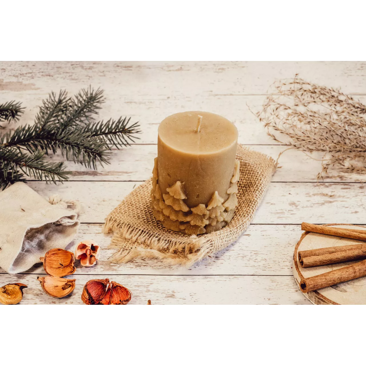 Świeca z wosku pszczelego - motyw świąteczny - PROMOCJA