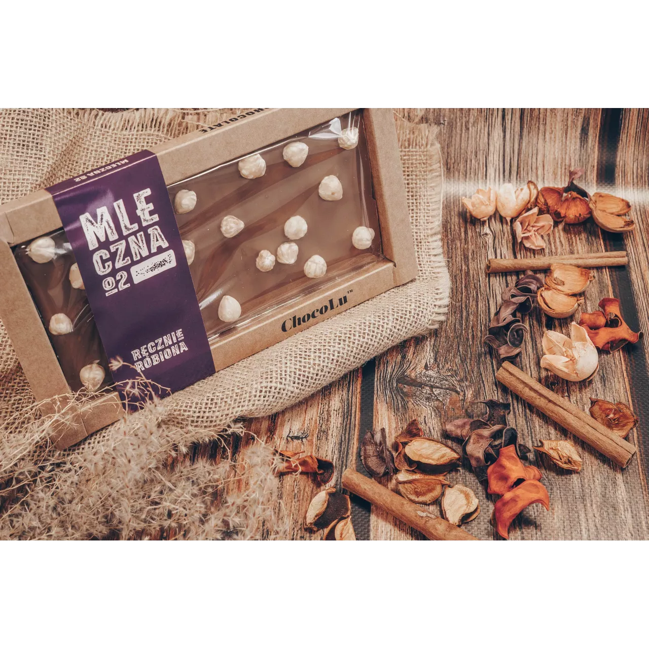 Czekolada  mleczna z orzechami laskowymi 105 g