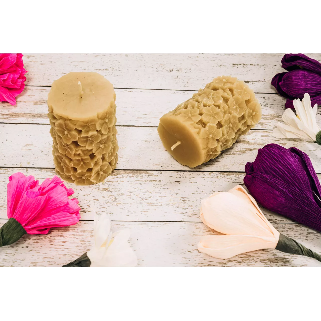 Świeca z wosku pszczelego 210 g KWIATY kol. naturalny