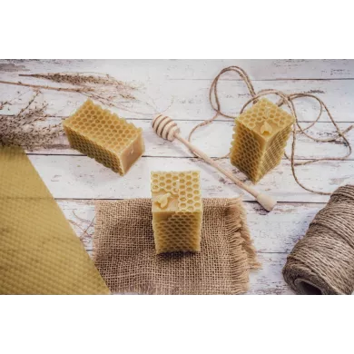 Świeca z naturalnego wosku pszczelego – plaster miodu: promocja