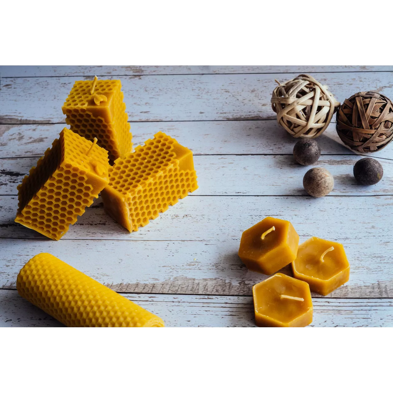 Świeca z naturalnego wosku pszczelego – plaster miodu: promocja