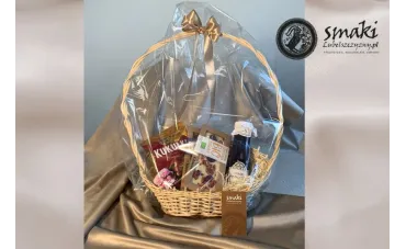 Prezent na walentynki – koszyk pełen słodkich pozdrowień